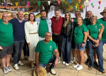 El barrio del Pilar de Moncada abre sus fiestas con la merienda de los mayores