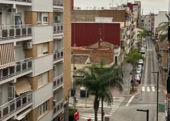 Última hora: Comercios cerrados y calles vacías en Moncada por la alerta roja