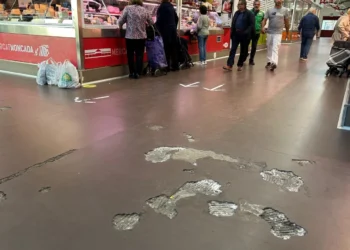 Moncada borra este sábado las huellas del deteriorado pavimento del mercado