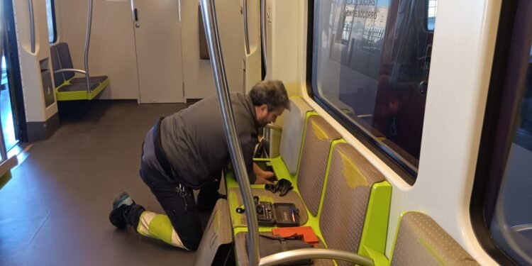 Metrovalencia cambia 7.500 asientos por otros más ergonómicos en 62 unidades