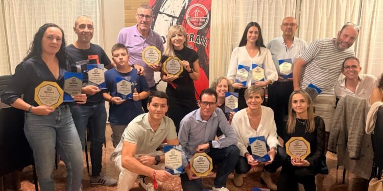 Tospetrail celebra su velada anual de reconocimiento deportivo y convivencia